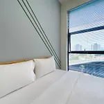Two Bedroom At Neu Suites By The Relaxstay